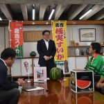 【極実西瓜】一足先に倉吉市長へ贈呈