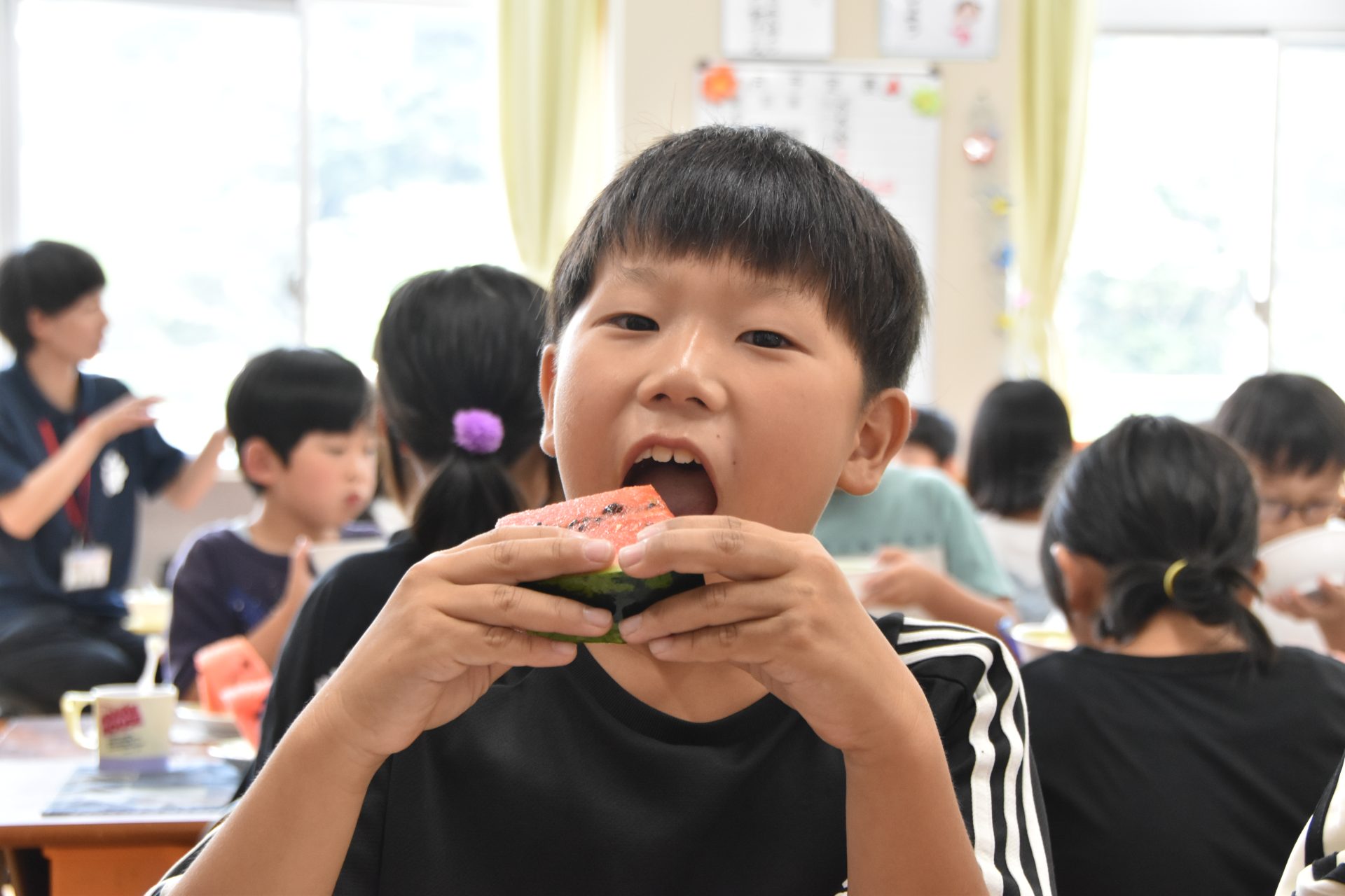 今年も学校給食に登場！ 生産者と囲む特別な給食で笑顔あふれる 倉吉