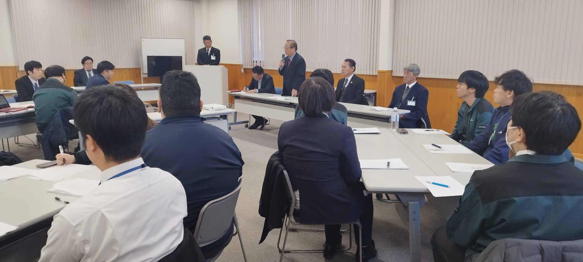 軍友　人事調査所 若手職員が業務改善案を役員へプレゼン「役員と語る会」を実施 - JA