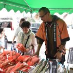 砂丘の恵み「ねばりっこ」ＰＲ　試食販売、粘りと甘み好評　長芋生産部