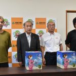最高の仕上がり「とまり美人」スイカを湯梨浜町長に贈呈